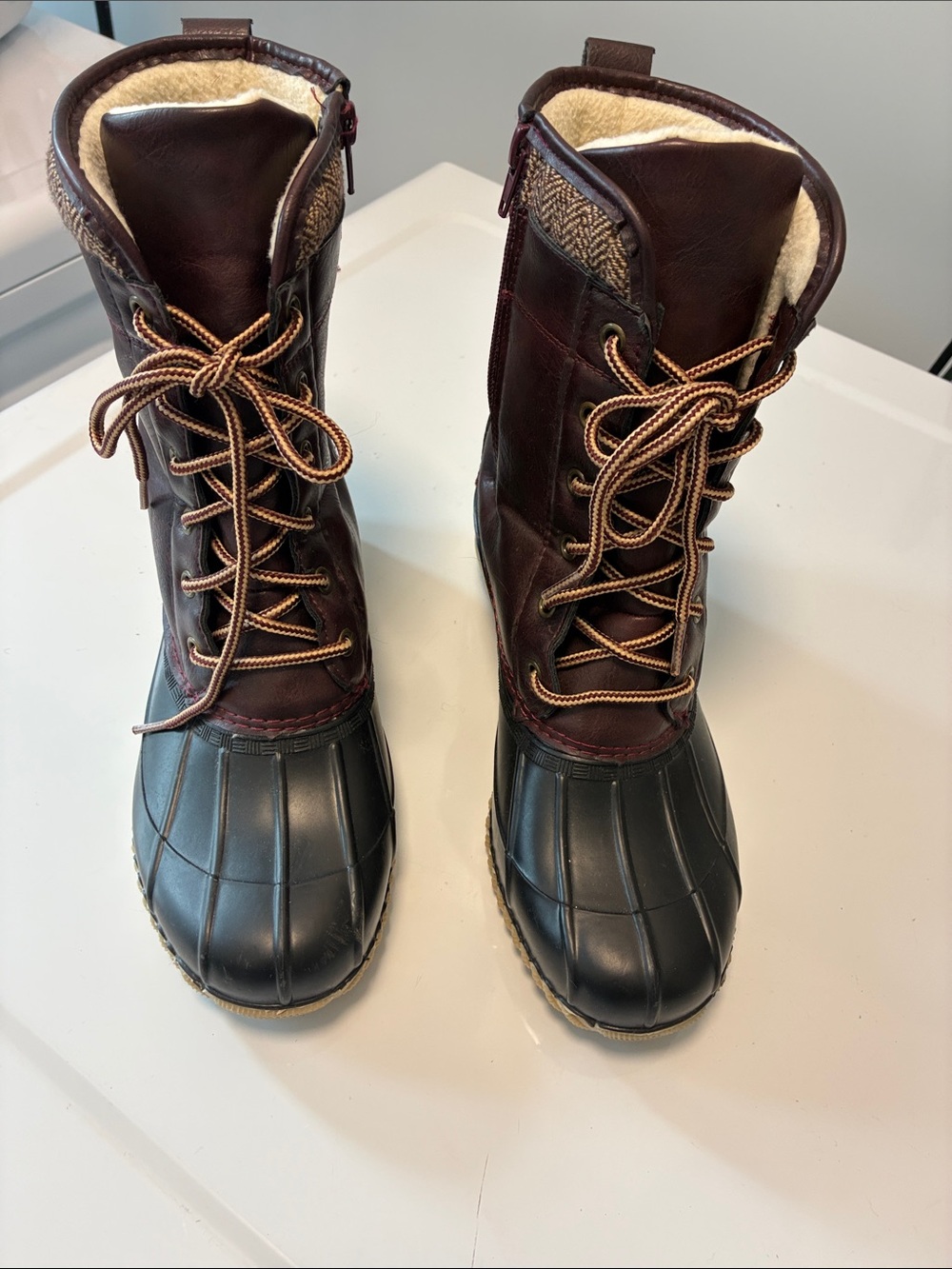 Women maurices winter boots in black and burgundy size 7.5
